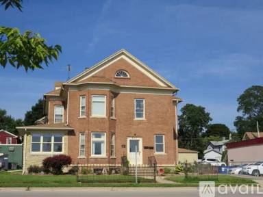 Main picture of 217 S 2nd St