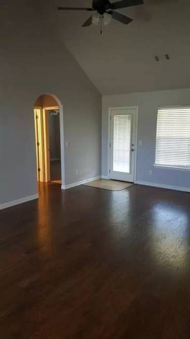 Main picture of 421 Kate Dr
