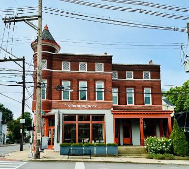 Main picture of 1764 Frankfort Ave