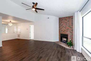 Main picture of 1606 Sharon Rd W