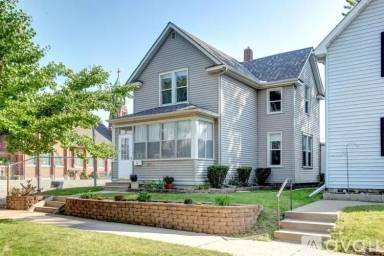 Main picture of 1128 Woodbridge St