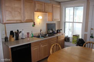 Main picture of 1 Manning Blvd
