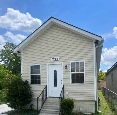 Main picture of 1825 Gordon St