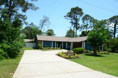 Main picture of 78 Fleetwood Dr