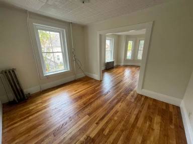 Main picture of 142 College St