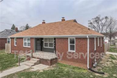 Main picture of 4210 E 15th St