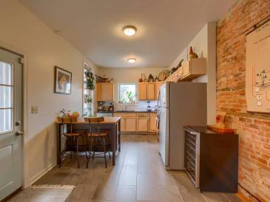 Main picture of 207 Calder St