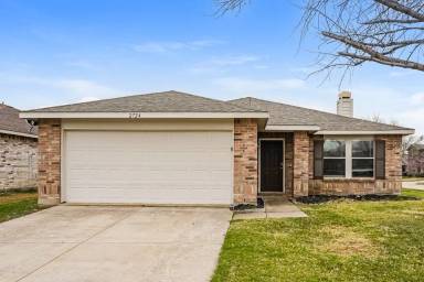 Main picture of 2724 Woodlake Pkwy