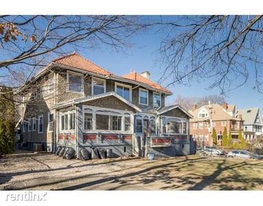 Main picture of 1863 Commonwealth Ave