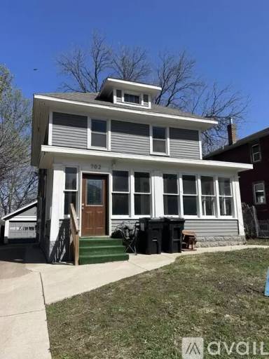 Main picture of 702 S Duluth Ave