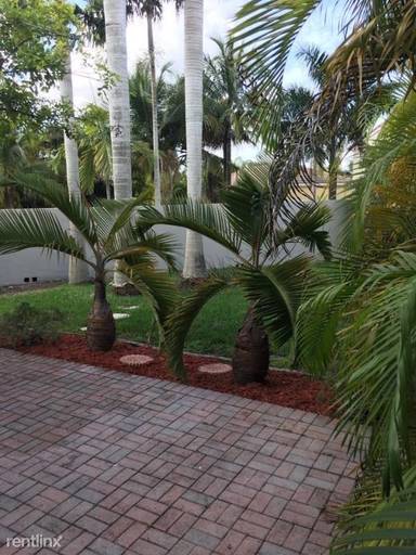 Main picture of 18495 NW 22nd St