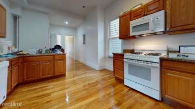 Main picture of 2817 Washington St