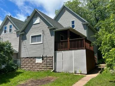 Main picture of 822 E 10th St