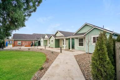 Main picture of 2152 Laurel Ave NE