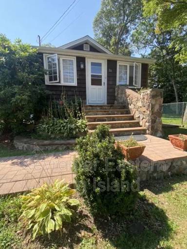 Main picture of 24 Laurelton Ave