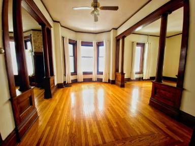 Main picture of 384 1/2 1st St