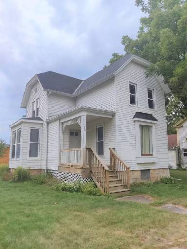 Main picture of 124 E 2nd St