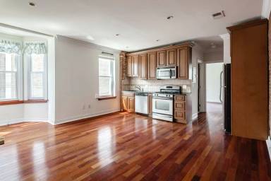 Main picture of 2739 W Girard Ave