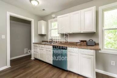 Main picture of 100 Hollow Hill Ct