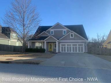Main picture of 903 Chancery Ln
