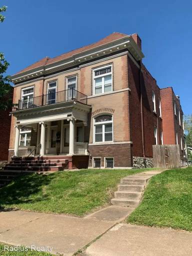 Main picture of 5417 S Broadway