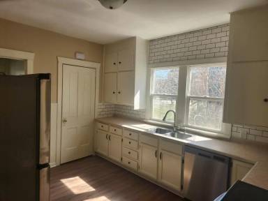 Main picture of 418 1st St SE