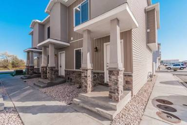 Main picture of 654 S Saturn Ave