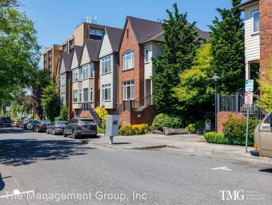 Main picture of 126 W 24th St