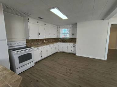 Main picture of 402 E 49th St