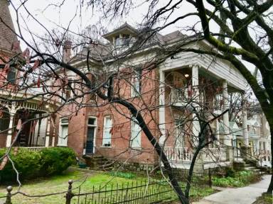 Main picture of 514 E 9th St