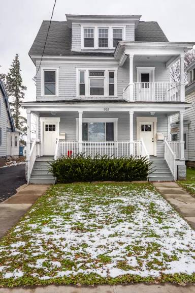 Main picture of 915 Court St