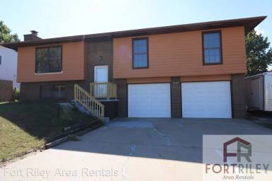 Main picture of 1321 Pearl Dr