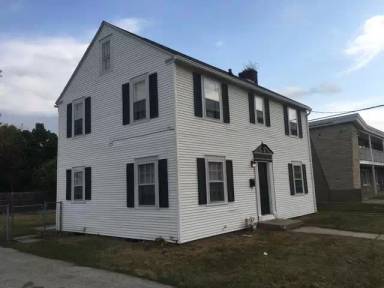 Main picture of 1915 Auburn St