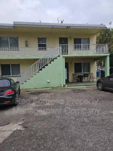Main picture of 1761 Fowler St