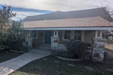 Main picture of 232 W 7th Ave