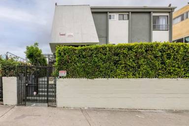 Main picture of 981 Elden Ave