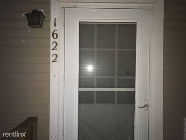 Main picture of Colonial Oaks Condominums