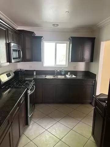 Main picture of 11013 S Broadway