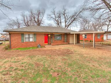 Main picture of 409 E Hill Dr