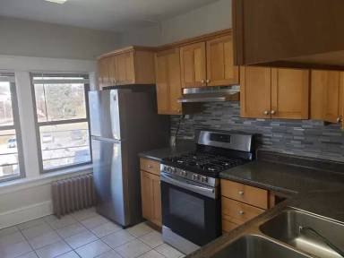 Main picture of 2 Raymond Ave