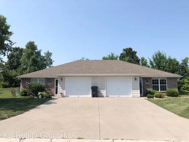 Main picture of 1102 NW Willow Dr