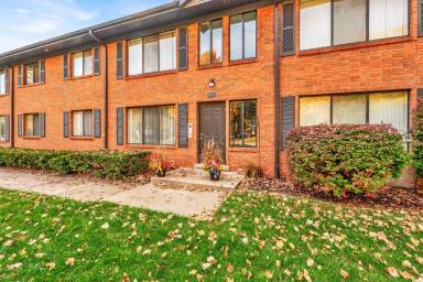 Main picture of 20745 Saint Francis St