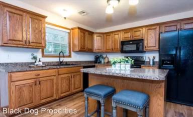 Main picture of 305 Stone Dr