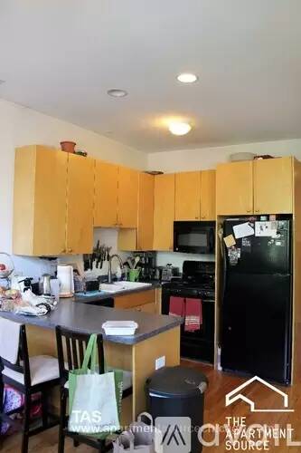 Main picture of 1446 N Leavitt St
