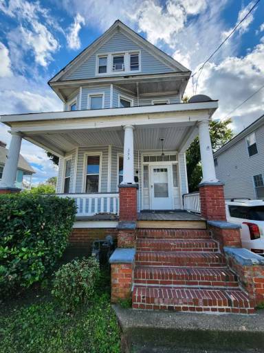 Main picture of 233 W 27th St