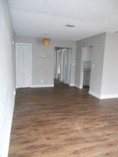 Main picture of 812 W Tiffany Dr