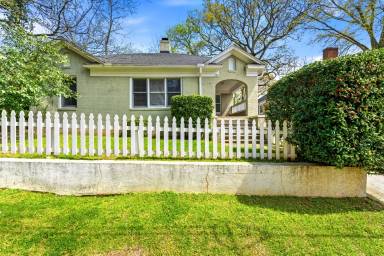 Main picture of 202 Warren St SE