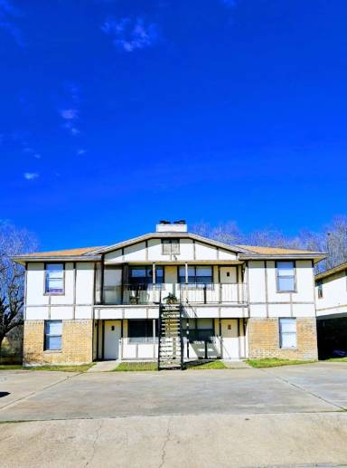 Main picture of 2001 Cedarhill Dr