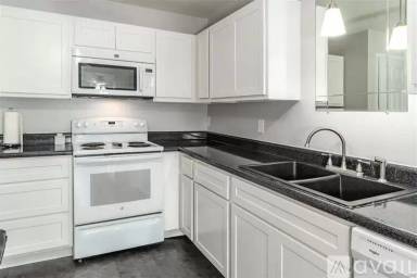 Main picture of 10 Eagle Rock Cv