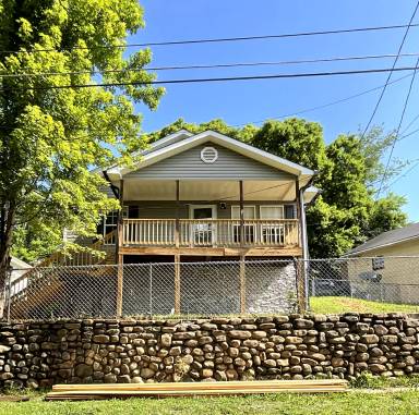 Main picture of 3655 Crompton St